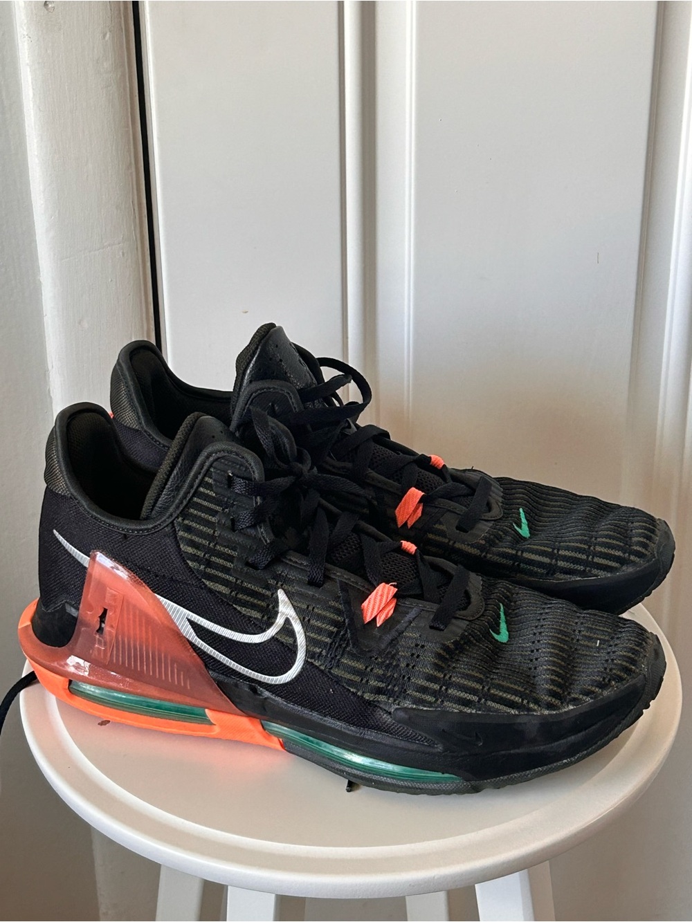 Nike LeBron Witness 6